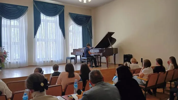 Лазарев на открытом академическом концерте